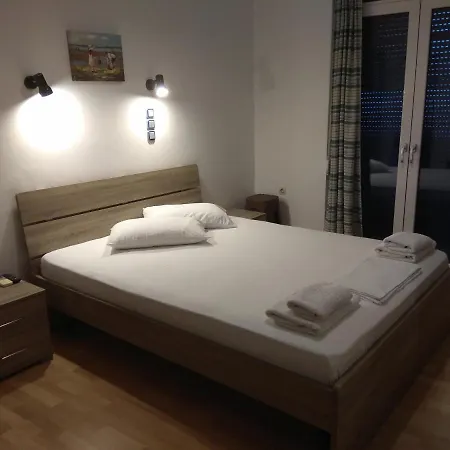 Sea Front Old Town Апартаменти *